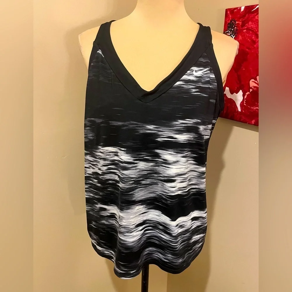 Nike Black and White Sports Top with Built in Bra, size XL